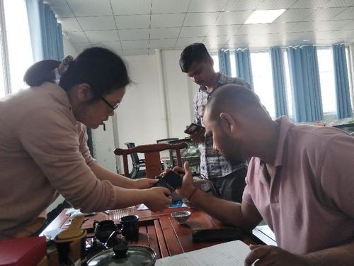 Son şirket haberleri hakkında Bay Anmol Kumar ıslak bez makinesi için ziyaret etti