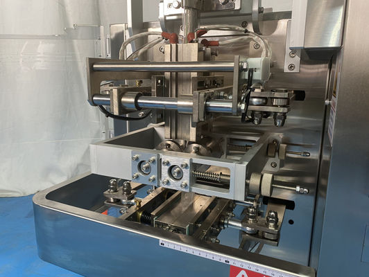 Yüksek Hızlı İçecek Çuvalı Çantası Sıvı Ambalaj Makinesi 50HZ 60 Çuval / Dakika
