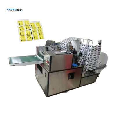 Mekanik olarak çalıştırılan dört taraflı mühürleme ambalaj makinesi 220V 5KW 6 şerit Alkol Swab üretimi