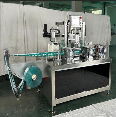 Servo motorlar tarafından tamamen kontrol edilen PE eldivenleri katlanmalı sarma makinesi kolay kurulum