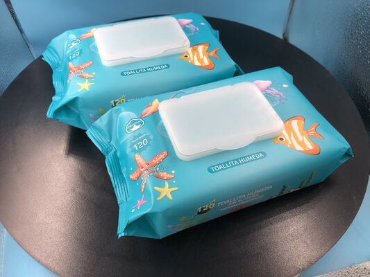 Çeşitli ıslak bez paketleri boyutları ve ambalaj malzemeleri arasında hızlı değişime izin veren esnek ıslak bez paketleme makinesi