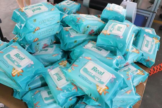 Good price Çeşitli ambalaj malzemeleri ve boyutları için uygun çok fonksiyonel ıslak bezler paketleme makinesi esneklik sağlar çevrimiçi