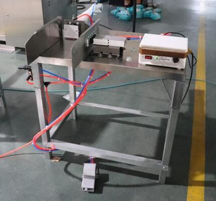 İyi fiyat Küçük ayak izi pedal çalıştırılan kağıt peçete aile paketi yarı otomatik dış plastik film mühürleme makinesi online